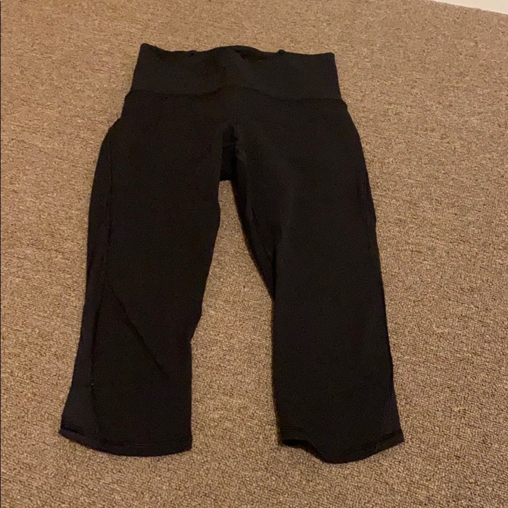 LULULEMON BLACK CROPPED LEGGINGS